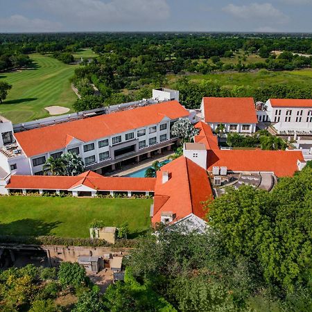 Club Mahindra Kensville Ahmedabad Exterior foto