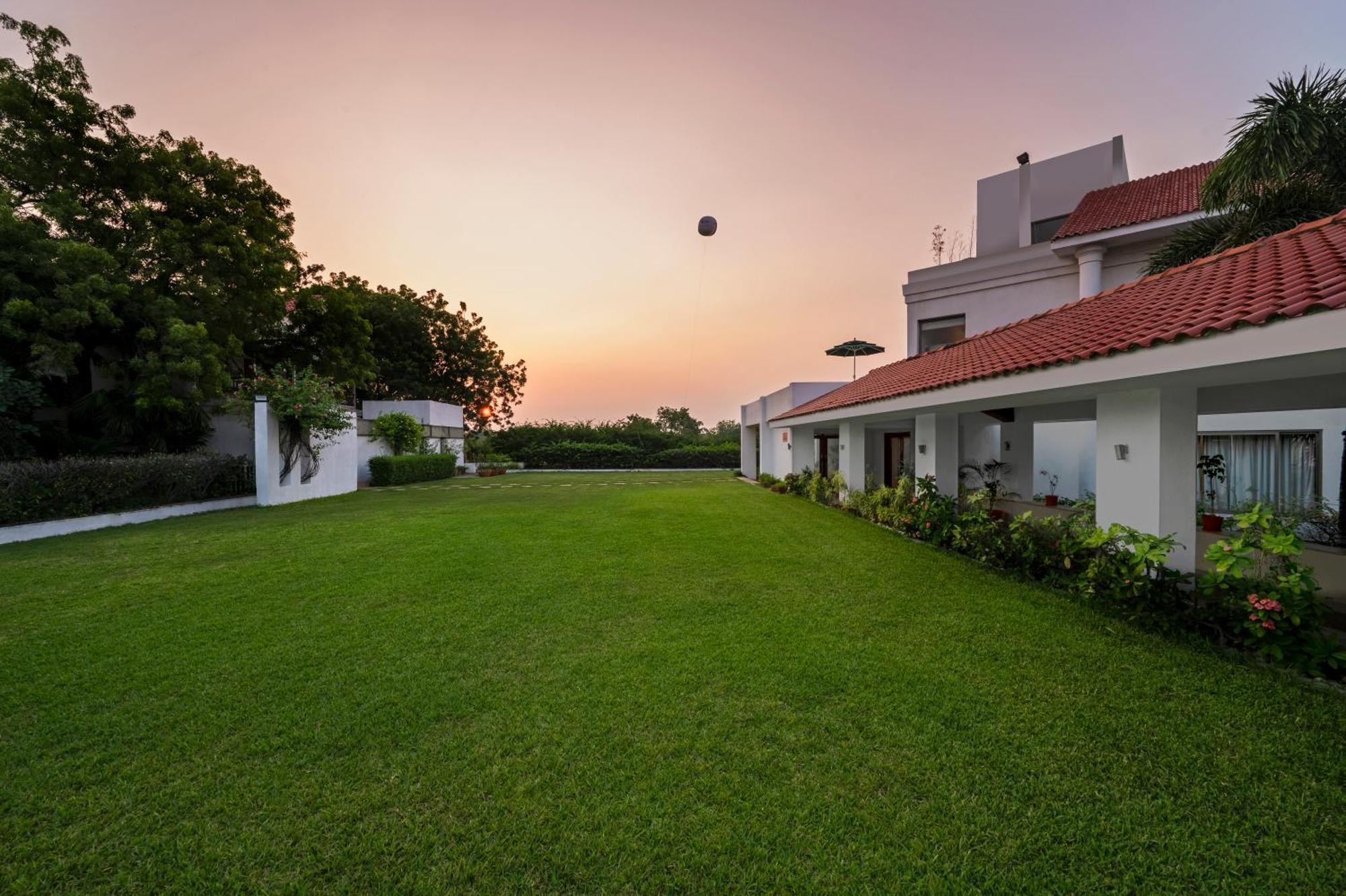 Club Mahindra Kensville Ahmedabad Exterior foto