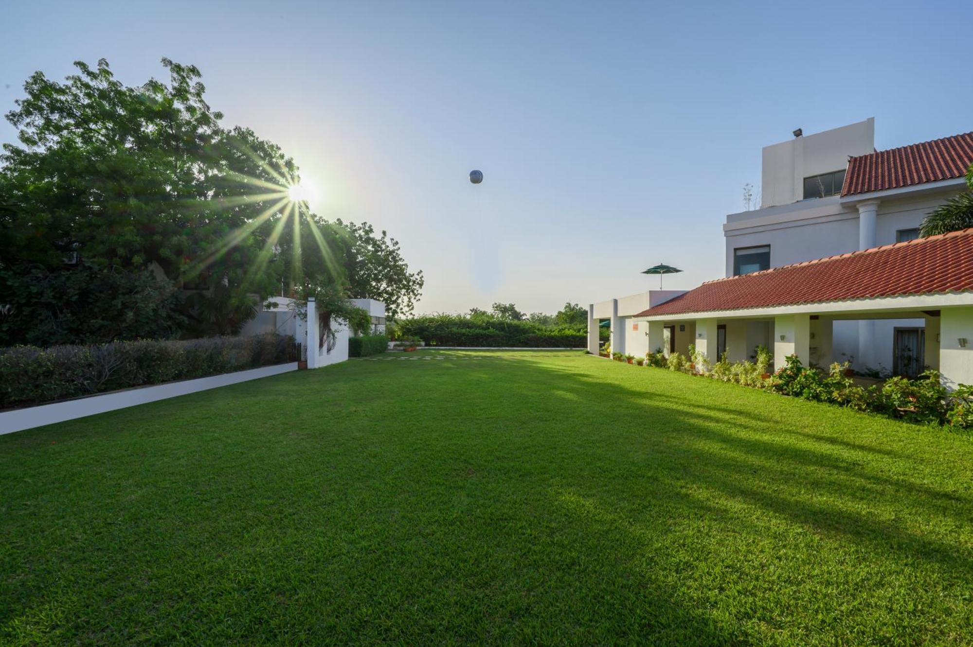Club Mahindra Kensville Ahmedabad Exterior foto