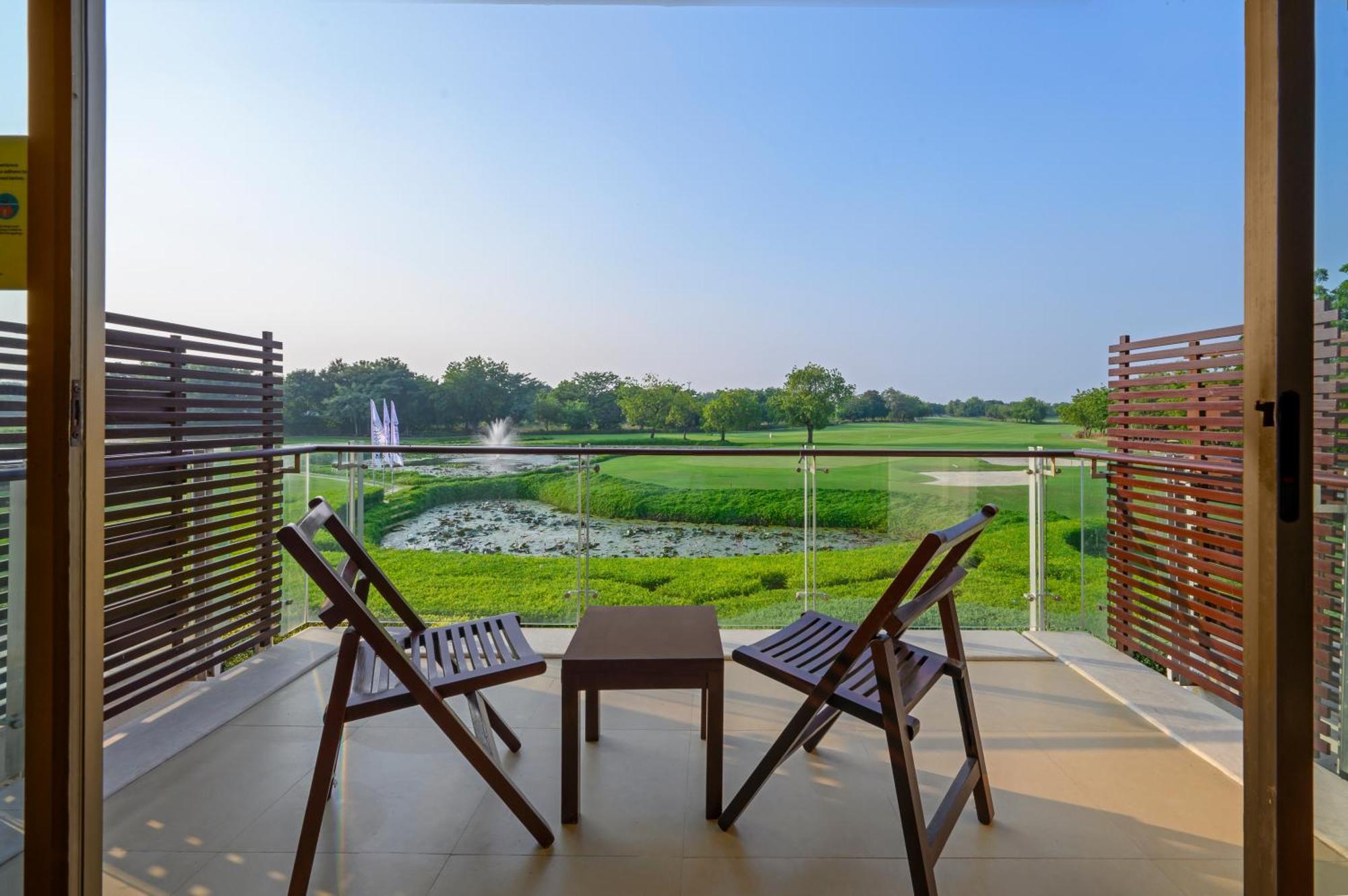 Club Mahindra Kensville Ahmedabad Exterior foto